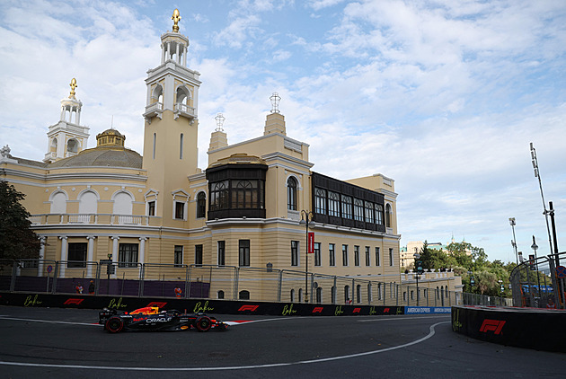 F1 ONLINE: Po kvalifikaci vede Verstappen, mclareny v Ázerbájdžánu útočí zezadu