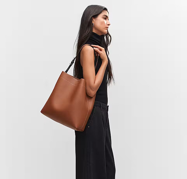 Kabelka jako dokonalá podzimní tečka. Stylistka radí retro nebo třásně