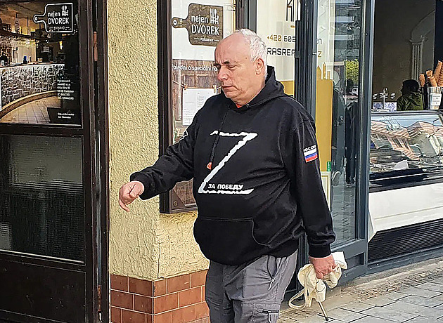 Za „Z“ na mikině půjde expolitik k soudu. Na lavici obžalovaných si ale nesednu, říká