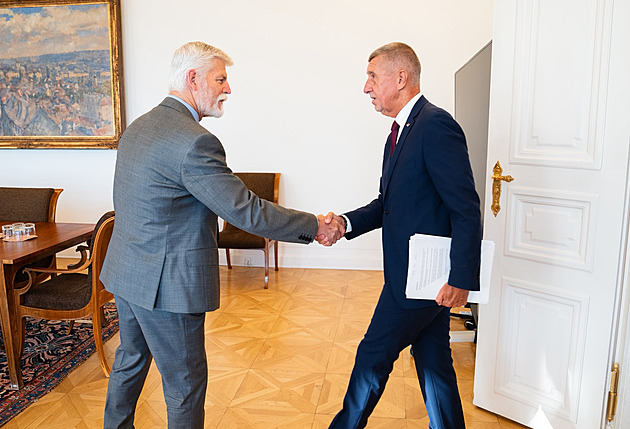 Pavel na Hradě jednal s Babišem. Dostojím zákonům o střetu zájmů, řekl mu šéf ANO