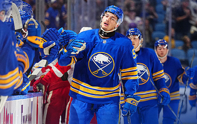 Z odloženého do NHL? Mrtka prožívá strmý růst, chválí ho. Buffalo se ale musí poučit