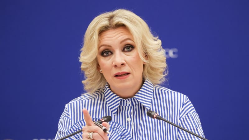 „Další šílené opatření.“ Kreml spílá Česku kvůli zákazu vstupu pro ruské diplomaty