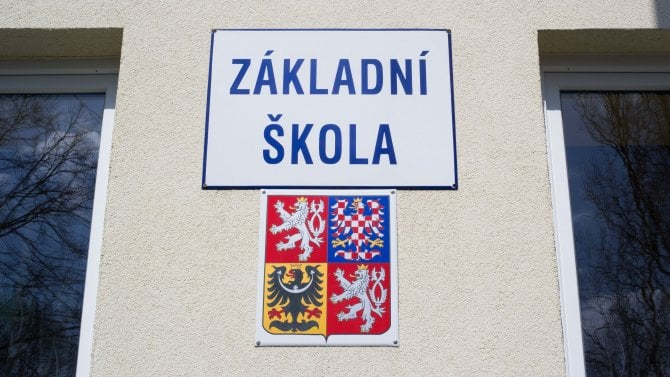 Učitelé zpátky do lavic. Naučí se, jak zapojit umělou inteligenci do výuky