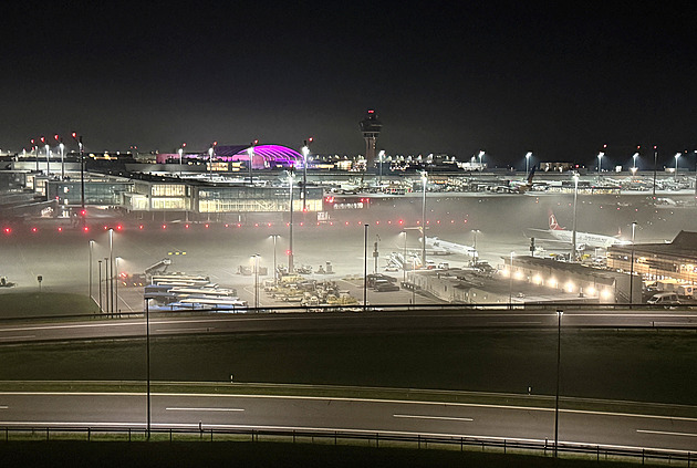 Poplach na letišti v Mnichově. Kvůli neznámým dronům zrušilo 17 letů