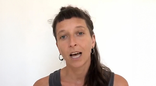 Zadrženou Češku z flotily navštívil český diplomat. Je OK, rozhodne se o deportaci