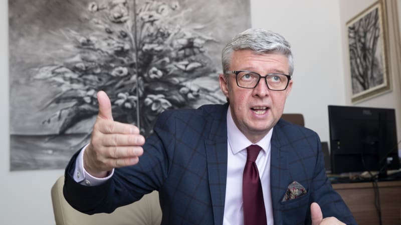 Lidé od ledna ušetří na elektřině tisíce, slibuje Havlíček. ČEZ chce zestátnit do roka a půl