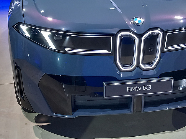 BMW nové éry už je v Česku. Prozkoumali jsme maďarské iX3
