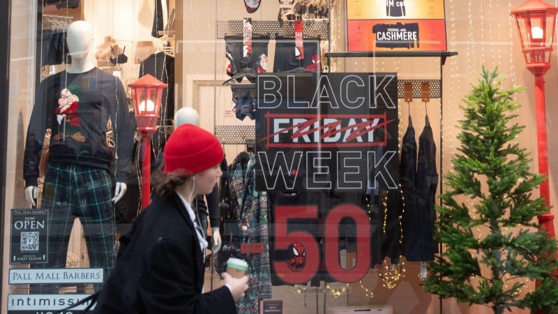 Při Black Friday se kouzlí s cenami v Česku i cizině. Toto je osm rad, jak se nenechat napálit