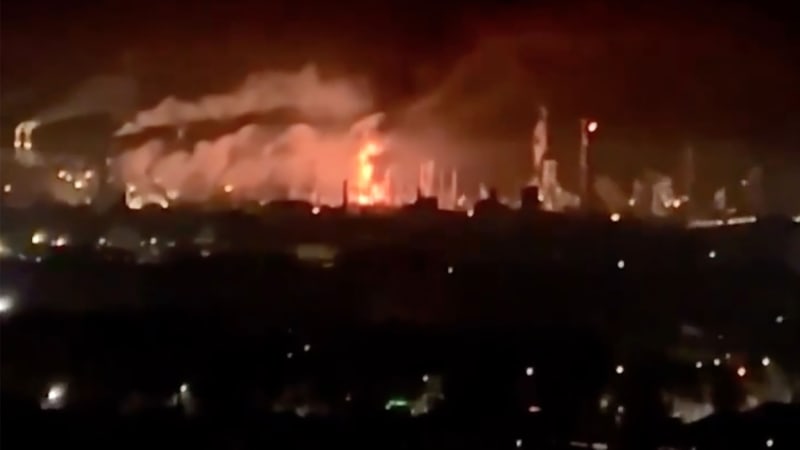 Miliardy pro Putina v plamenech. Ukrajinská superzbraň zasáhla klíčový ropný uzel v Novorossijsku