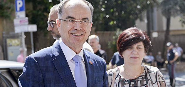Pavel přivítá albánského prezidenta Begaje. Ten se má setkat i s Okamurou