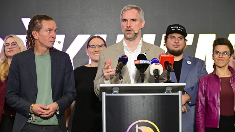 Piráti radí Babišovi. Poslali mu souhrn rozsudků i návod, jak nebýt ve střetu zájmů