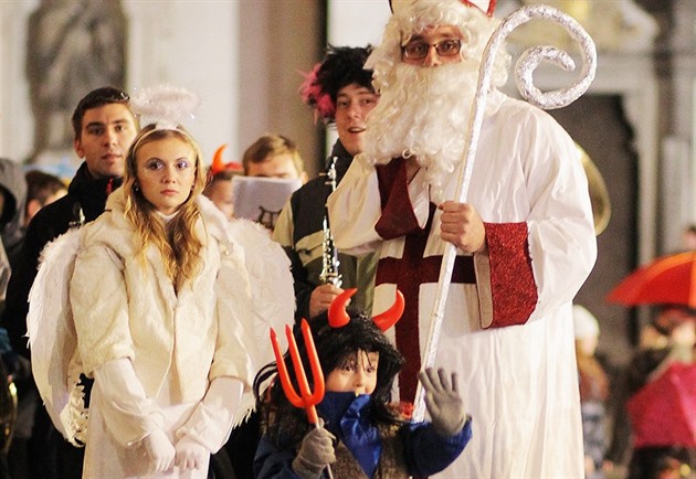 Proč Mikuláš s čertem nechodí na Mikuláše? Datum ovlivnila stará tradice