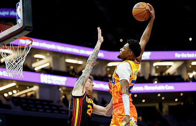 Krejčího semlel Miller, kandiduje na smeč roku. Dončič táhl útok Lakers, zářil i Jokič