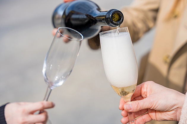 Test tuzemských perlivých vín: Itálii se vyrovnají. Až na vzorky s chutí plastu či gumy