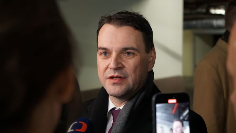 Spálím mosty, bude to extrém, psal Macinka. Co vše je v půlnočních zprávách pro Pavla?