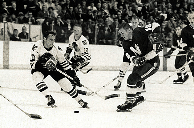 Splněný sen a smrt. Po tupé ráně ztichla aréna. Masterton jen zašeptal: Už nikdy