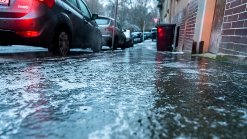 Rozšířená VÝSTRAHA: Hrozba ledovky a námrazy v Česku trvá. Kde si dát největší pozor?