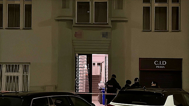 Muž zemřel po pádu z okna, když utíkal před policií. Vyšetřovala u něj záhadné zmizení