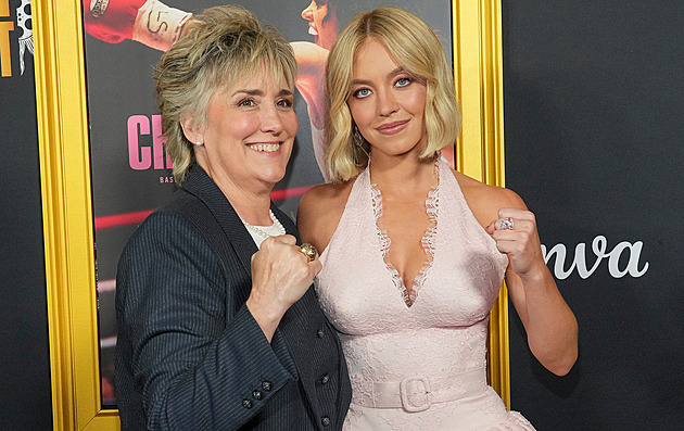 Sydney Sweeney jako boxerka? Průhledný model bez podprsenky vyvolal větší zájem