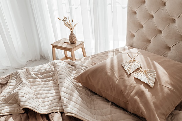 V lůžkovinách může být víc bakterií než na záchodovém prkénku. Jak často je prát?