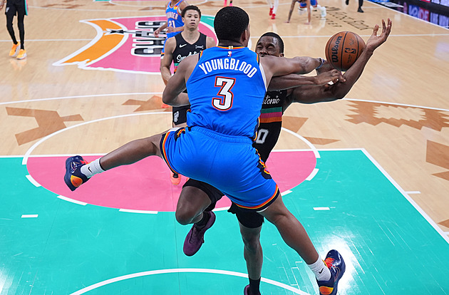 Ve stínu hvězdných přesunů zářil trojkař Trey i Brunson s Jokičem. SGA si odpočine