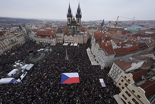 Milion chvilek svolal další demonstrace za Pavla. Jen protesty opozice, tvrdí Macinka