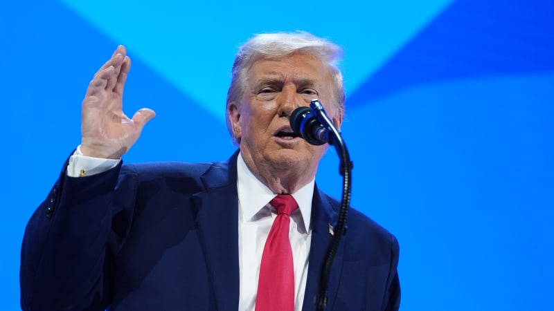 Trump ocenil Macinku za rozepři s Clintonovou: Skvělá práce. Pozdravujte vaši úžasnou zemi