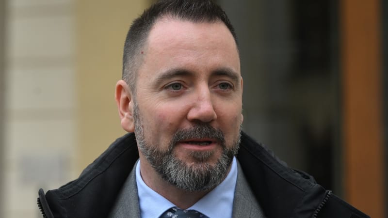 Velmi přátelské, zhodnotil Motorista Červený jednání s Pavlem. Z brífinku spěšně odešel