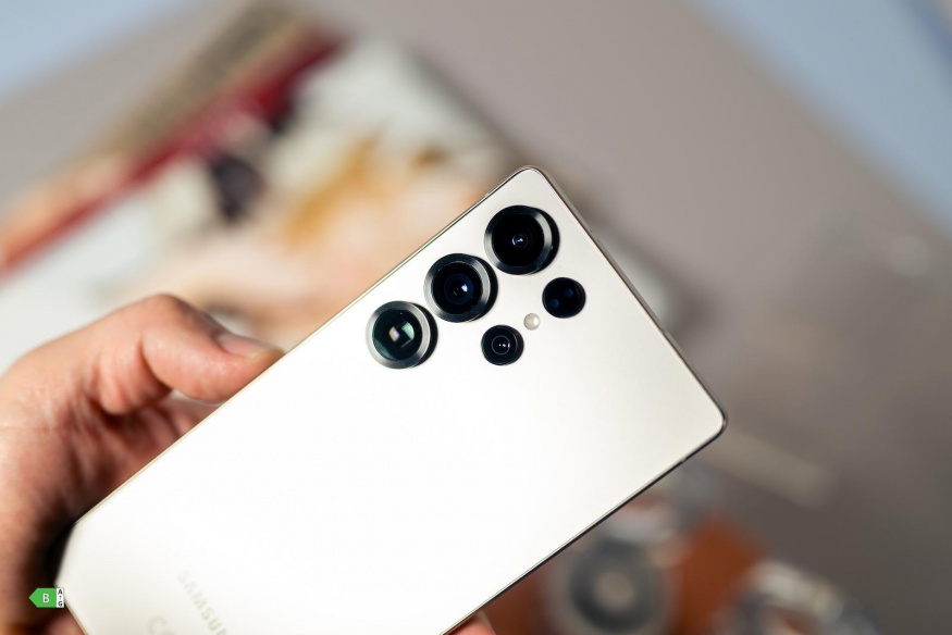 Samsung ukazuje, co umí foťák Galaxy S26. Místo telefonu používá umělou inteligenci