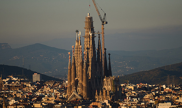 Sagrada Familia dosáhla svého nejvyššího bodu. Podívejte se, kolik měří hlavní věž