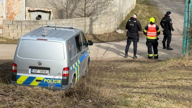 Hrůzný nález v rybníku v Kněžmostě: Může jít o majitele utopeného auta, policie řekla detaily
