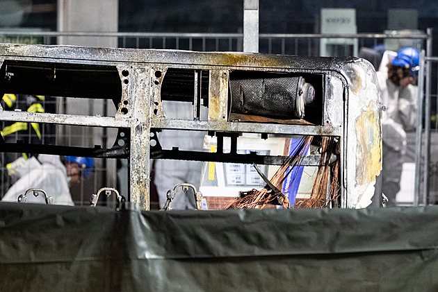 Nejméně šest lidí ve Švýcarsku nepřežilo požár autobusu, další jsou zranění