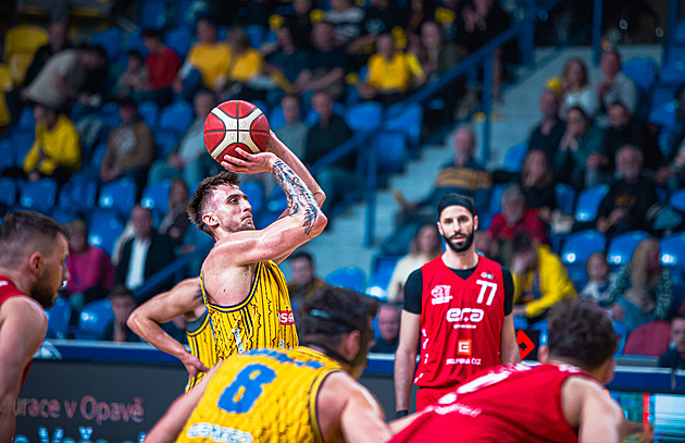 Nymburk našel druhého přemožitele. Na lídra si vyšlápla Opava, zářil Slavík