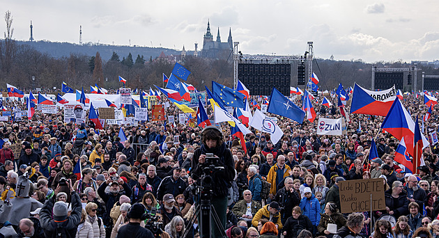 Milion chvilek je hlavní opoziční síla, ukázala Letná, hodnotí politologové