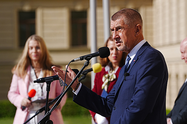 Zahrada Strakovy akademie se opět otevřela veřejnosti, Babiš láká na výstavu
