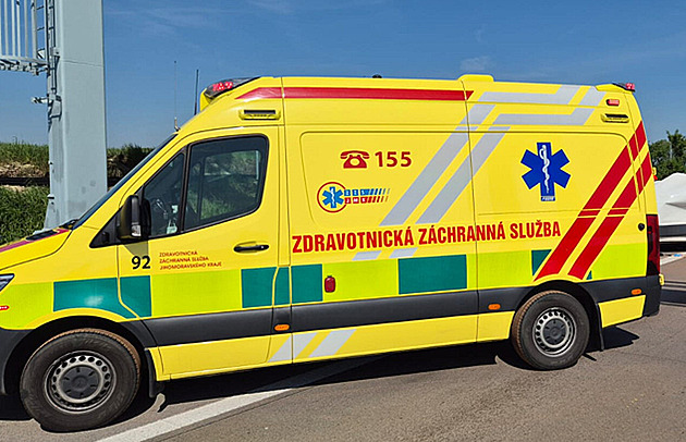 Dva mrtví při hromadné nehodě. Na Chrudimsku bourala čtyři auta