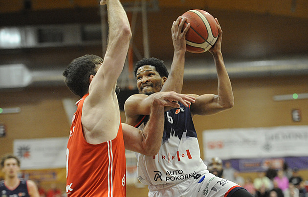 Brno v koncovce urvalo druhý bod, Pardubicím v semifinále zavařil Olison