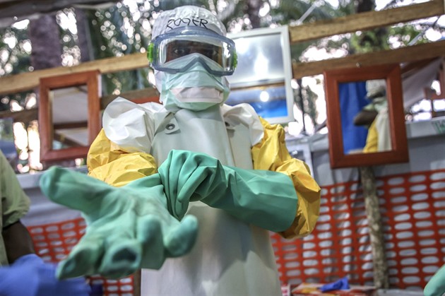Pět pacientů se zotavilo z nového druhu eboly, proti němuž neexistuje léčba