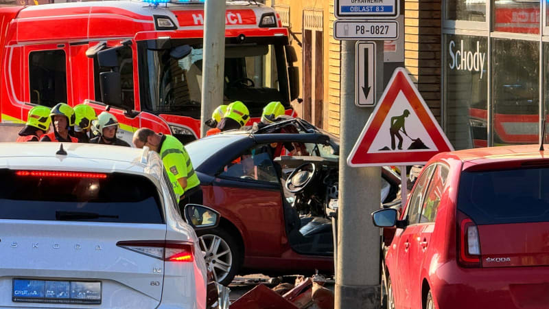 Detaily tragické nehody v Praze: Tachometr se zasekl na 110 km/h i zásah hrdinného policisty