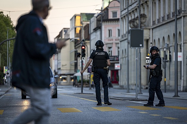 Švýcarská policie má po víkendové střelbě podezřelého, zadržela jednoho muže