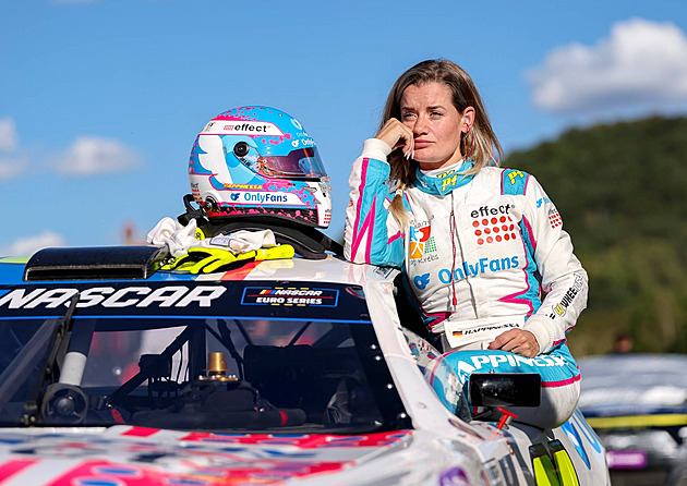 OBRAZEM: Svět tahačů a NASCAR. Lákaly dámy nejen za volantem i české hvězdy