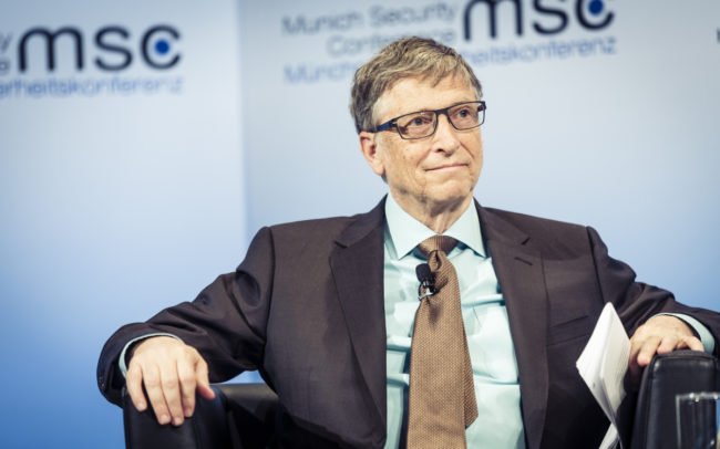 Bill Gates chce zdanit AI a roboty. EU stejný nápad zamítla už v roce 2017