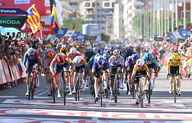 Vuelta ONLINE: Šance pro sprintery? Peloton zatím hlídá sedmičku uprchlíků
