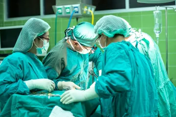 Vojtěch chce centralizovat nejnáročnější chirurgii. Může to ohrozit dostupnost péče, říkají menší nemocnice
