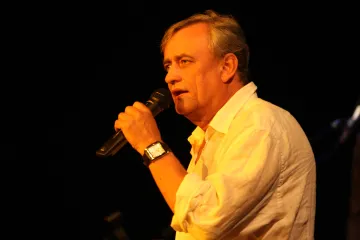 Ve věku 80 let zemřel spoluzakladatel a frontman Yo Yo Bandu Richard Tesařík