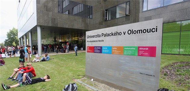 Návrat do studentských let. Univerzita Palackého pořádá velké setkání absolventů