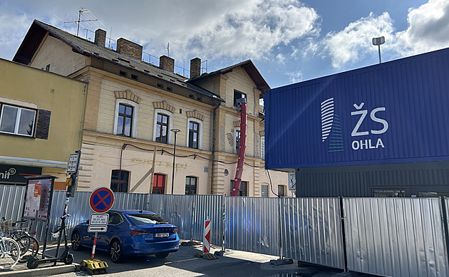 V Táboře začala rekonstrukce výpravní budovy nádraží, město chystá opravy okolí