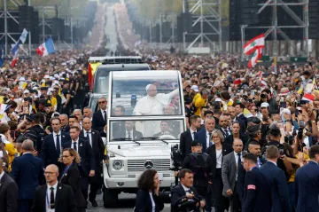 Papeže Lva XIV. vítaly v Paříži statisíce lidí