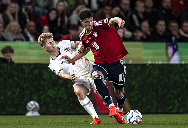 Česko - Anglie 0:2, statečný boj fotbalistů v deseti, jenže zase zaspali úvod druhé půle