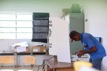Brazilci odvolili v prvním kole prezidentských voleb, rozhodovali mezi Lulou a Bolsonarem